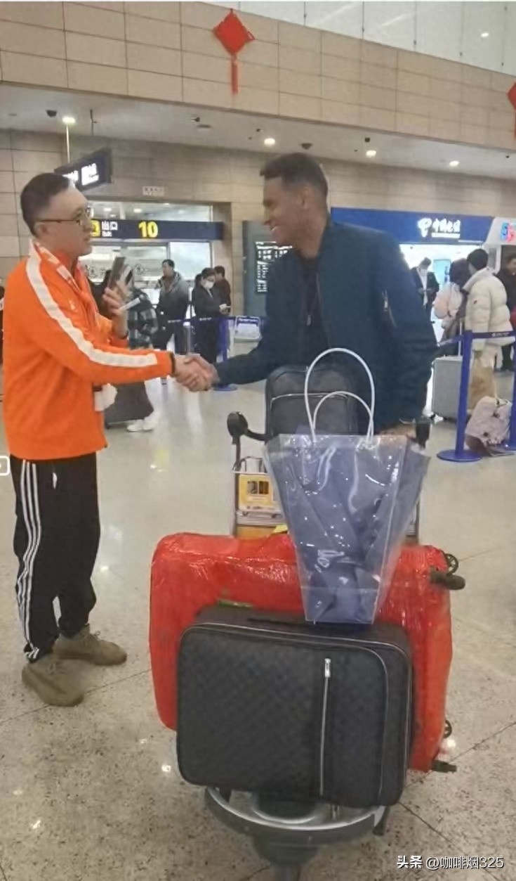 青島日報：前巴西國奧球員奧古斯托與海牛會合，球隊五外援到位