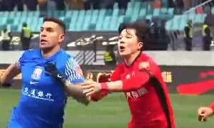 記者談海港后衛(wèi)明天：從津門虎到海港環(huán)境變了，他需主動去適應