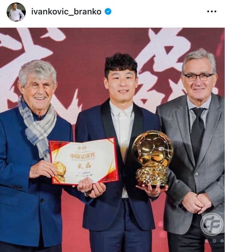 出席中國金球獎頒獎儀式，伊萬曬與武磊、米盧同框照片